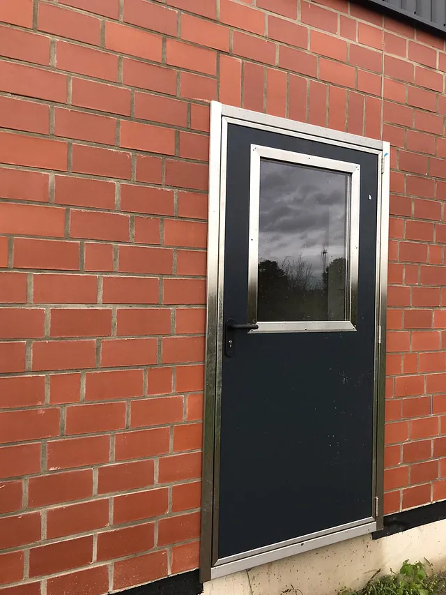 Außentür in Edelstahl