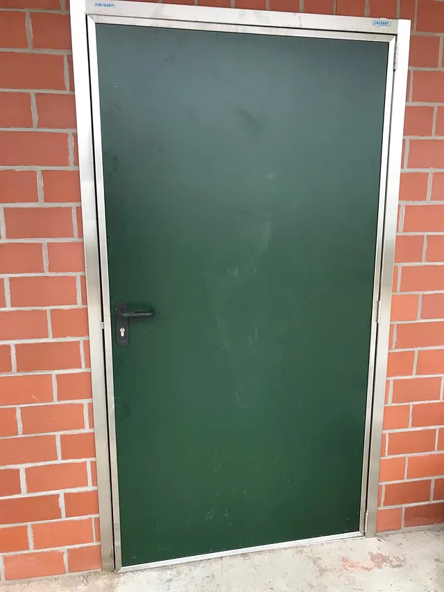 Außentür in Edelstahl